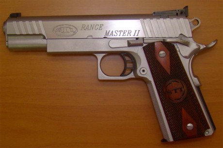 Alguien me podría aclarar al diferencia que existe entre estos dos  modelos de STI "RANGEMASTER" 40
