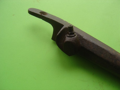 Tengo un rifle (antiguo) de piston que tiene una chimenea de cuello cuadrado y no puedo aflojarlo asi 90