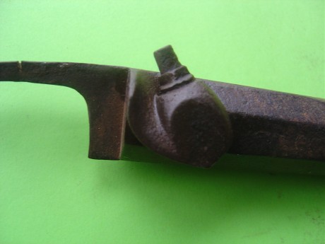 Tengo un rifle (antiguo) de piston que tiene una chimenea de cuello cuadrado y no puedo aflojarlo asi 100