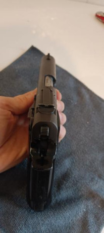 Se vende por no usar una mítica pistola que marcó una época.
S&W modelo 59 
1 cargador y maletín no 01