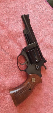 Vendo Revolver Astra cal. 22Lr cañon 5" Modelo Match, capacidad 8. Guiado en F. Interesados tel.636111985 01