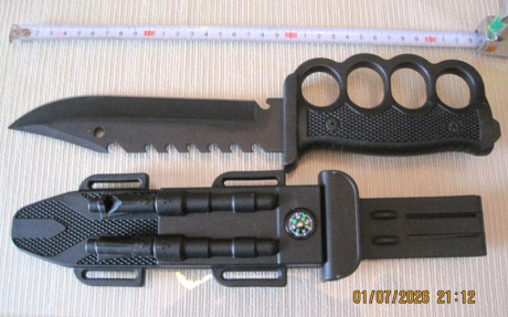 VENDO .. para complementar la colección de cuchillería militar:

  --  COPIA/REPLICA, CUHILLO MILITAR 21