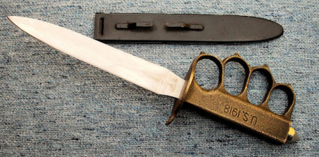 VENDO .. para complementar la colección de cuchillería militar:

  --  COPIA/REPLICA, CUHILLO MILITAR 30