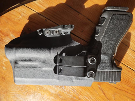 Vendo pistola Glock 17 generación 3, calibre 9x19. Guiada en A. Funciona como el primer día.

Precio:450€ 11