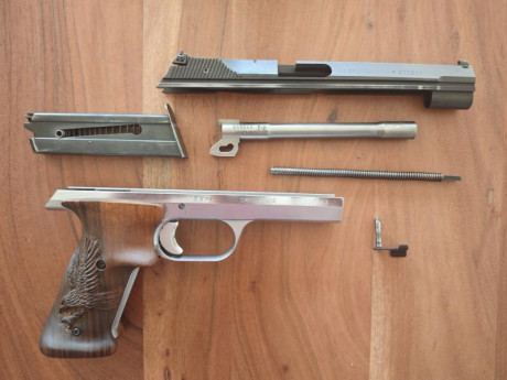 Se vende pistola Sig Hämmerli P240 en calibre 38WC. En perfecto estado tanto estético como funcional.
Guiada 42