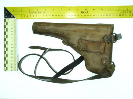 Se ofrecen las siguientes  Fundas  Cuero Originales  de armas cortas.

Desconozco modelos exactos, ya 11