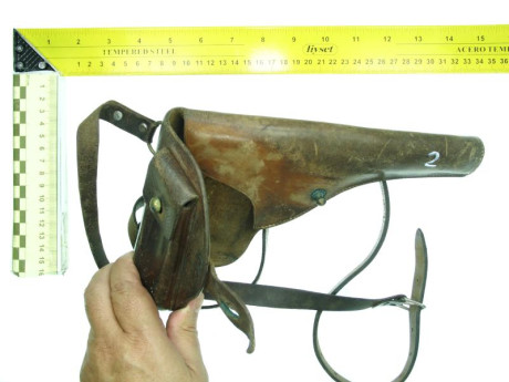Se ofrecen las siguientes  Fundas  Cuero Originales  de armas cortas.

Desconozco modelos exactos, ya 10