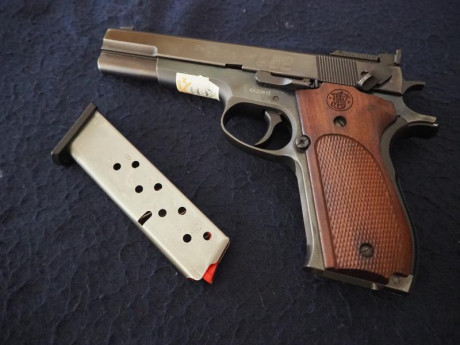 Un compañero de tiro vende, por edad avanzada, una pistola  Smith Wesson 952-1  Performance Center.
Calibre 10