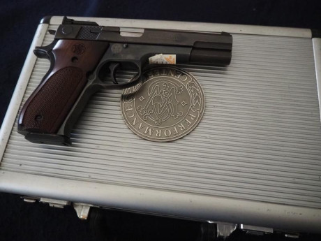 Un compañero de tiro vende, por edad avanzada, una pistola  Smith Wesson 952-1  Performance Center.
Calibre 20