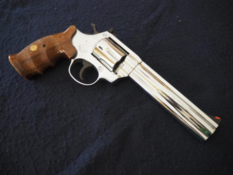 Un compañero de tiro vende, por edad avanzada, un revólver de fabricación checa marca  Alfa-Proj .
Calibre 01