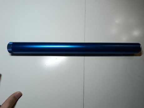 Vendo depósito de aire para carabinas Steyr en color azul, es el modelo corto de 40 cm de largo. Precio 02