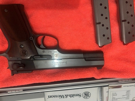 Se vende Pistola 9 mm S&W 952-1 en muy buen estado como se puede ver en las fotos es de 5 pulgadas. 01
