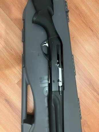 Se vende semiautomática Benelli Comfor tech calibre 12 en buen estado, 71 cm de cañón con 5 choques, maletín 00