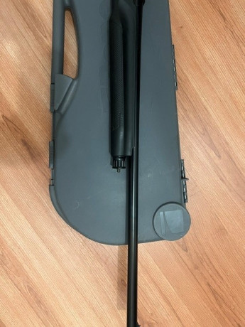 Se vende semiautomática Benelli Comfor tech calibre 12 en buen estado, 71 cm de cañón con 5 choques, maletín 12
