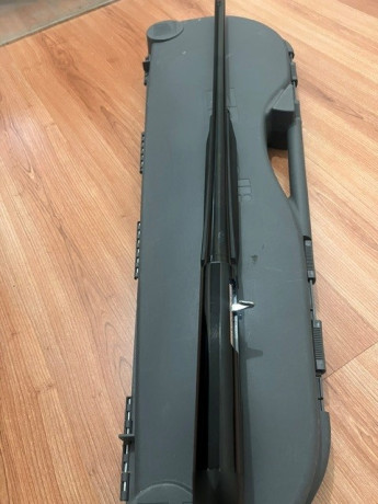Se vende semiautomática Benelli Comfor tech calibre 12 en buen estado, 71 cm de cañón con 5 choques, maletín 11