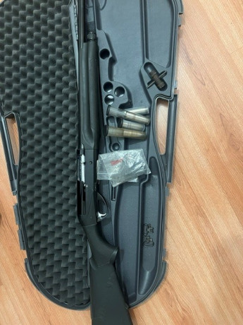 Se vende semiautomática Benelli Comfor tech calibre 12 en buen estado, 71 cm de cañón con 5 choques, maletín 10