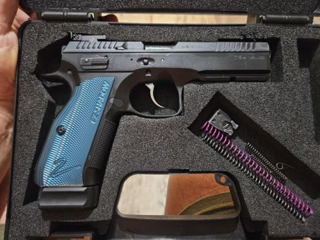 Se vende CZ SHADOW 2, arma que necesita poca presentacion, top en prestaciones y fiabilidad.
Esta en CACERES. 02