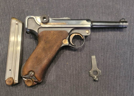 Me han pedido os ponga este anuncio.

Se trata de una Luger P-08 calibre 9pb

Sobre articulación marca 01