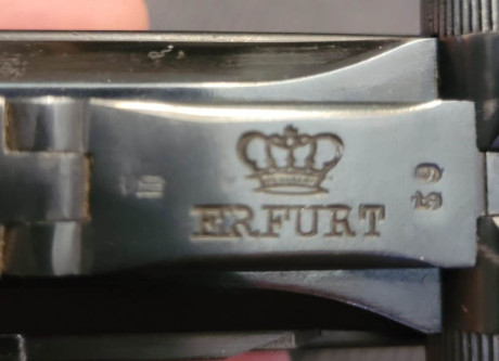 Me han pedido os ponga este anuncio.

Se trata de una Luger P-08 calibre 9pb

Sobre articulación marca 12