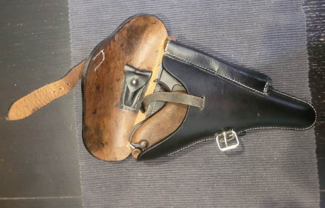 Me han pedido os ponga este anuncio.

Se trata de una Luger P-08 calibre 9pb

Sobre articulación marca 11
