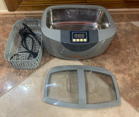 Pongo a la venta el ultrasonido Lyman con el bote de limpìeza, funciona perfectamente lo vendo por que 01