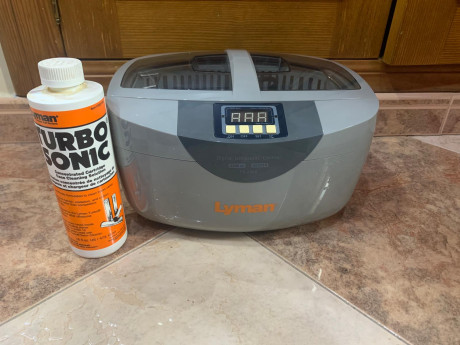 Pongo a la venta el ultrasonido Lyman con el bote de limpìeza, funciona perfectamente lo vendo por que 00