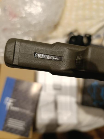 Se ve de pistola CO2 REPLICA  GLOCK COYOTE SAIGO 23 BLOWBACK, NO SE HA USADO NUNCA DOLO PROBARLA, REGALO 02