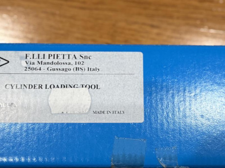 Hola a todos, vendo un Carga Tambores de Pietta. Está sin estrenar. Pido por él  35 euros  más gastos 00