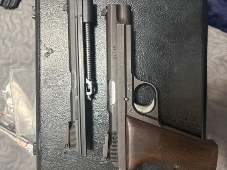 Vendo mi SIG P210‑6, fabricación suiza de Neuhausen, número P 309411, de finales de los 80. Armazón y 02