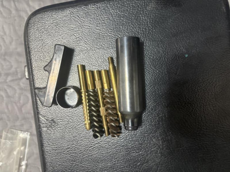 Vendo mi SIG P210‑6, fabricación suiza de Neuhausen, número P 309411, de finales de los 80. Armazón y 21