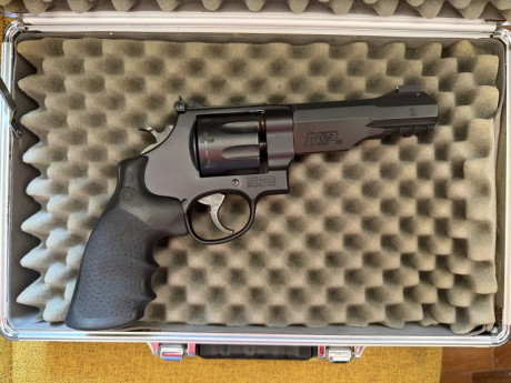 Revolver SW MPR 8 de reestreno.

En su caja original del Performance Center.

1.200 €.

Miguel 690 686 00