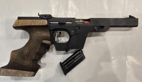 Hola Colegas. Por edad y jubilacion vendo mis armas cortas guiadas con licencia F. La primera esta Walther 00