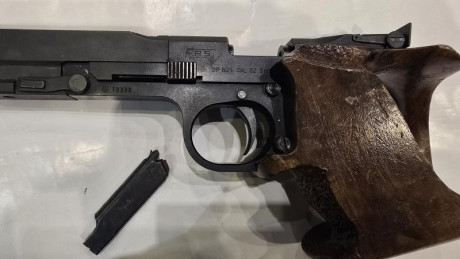 Hola Colegas. Por edad y jubilacion vendo mis armas cortas guiadas con licencia F. La tercera esta FAS 02