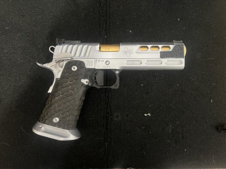 Buenas tardes, vendo magnífica pistola STI DVC 40sw, la pistola se encuentra en perfecto estado de funcionamiento, 01