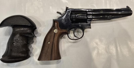 Hola Colegas. Por edad y jubilacion vendo mis armas cortas guiadas con licencia F. La segunda este Llama 02