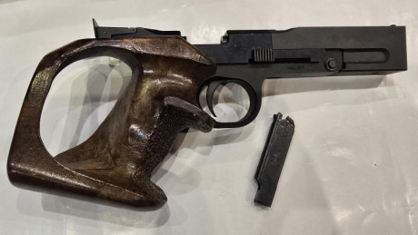Hola Colegas. Por edad y jubilacion vendo mis armas cortas guiadas con licencia F. La tercera esta FAS 02