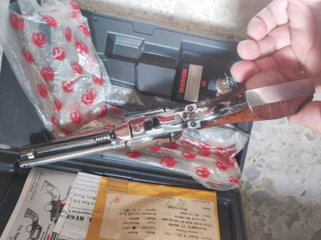 RUGER VAQUERO .45 LONG COLT CON CAÑÓN 4"5/8
ACABADO INOX CON CACHAS PICADAS. DE LUJO.
ESTADO DE CONSERVACIÓN 11