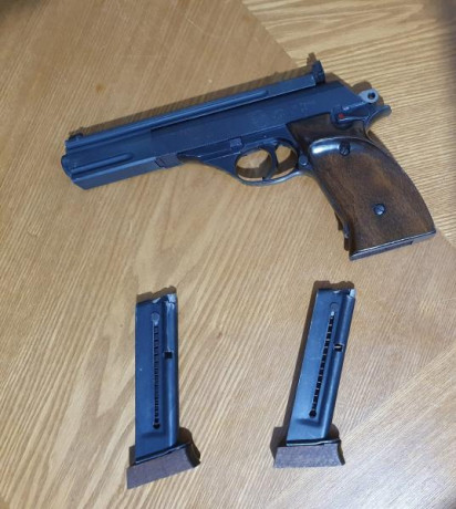 Vendo pistola Astra 22lr. Perfecto estado de tiro. Va con dos cargadores. No se aceptan cambios
Precio 01