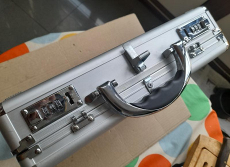 Hola, vendo mi Smith Wesson 952-2 de 6” y 9 mm.
Performance Center. Me voy retirando del tiro. 
La pistola 11