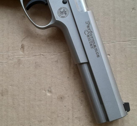 Hola, vendo mi Smith Wesson 952-2 de 6” y 9 mm.
Performance Center. Me voy retirando del tiro. 
La pistola 10