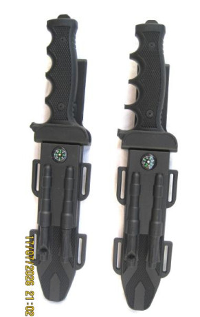 VENDO:

 ..   DOS CUCHILLOS DE SUPERVIVENCIA .- Para cumplir con la Legislación de Armas vigente en ESPAÑA 40