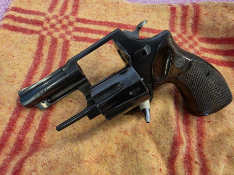 Vendo revolver ASTRA 357 MAGNUN CON CAÑON DE 3" DE CAÑON. El revolver está impoluto y se encuentra 00