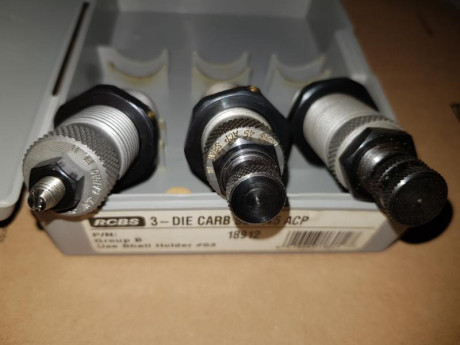 vendo los siguientes juegos de dies. 
Añado más juegos de dies.

Dies RCBS 357 mag/ 38 spl. Solo estrenados. 00