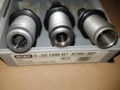 vendo los siguientes juegos de dies. 
Añado más juegos de dies.

Dies RCBS 357 mag/ 38 spl. Solo estrenados. 12