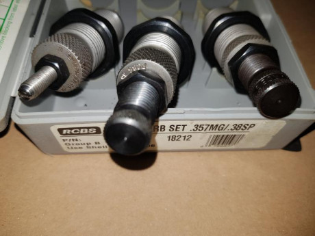 vendo los siguientes juegos de dies. 
Añado más juegos de dies.

Dies RCBS 357 mag/ 38 spl. Solo estrenados. 11