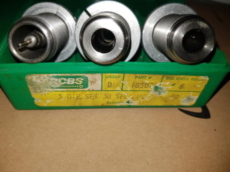 vendo los siguientes juegos de dies. 
Añado más juegos de dies.

Dies RCBS 357 mag/ 38 spl. Solo estrenados. 22