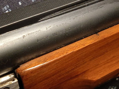 Se vende escopeta  Browning , modelo  B-25 .

Cañones de  76  cm, con  *  y  ** .
Por el número de serie, 61
