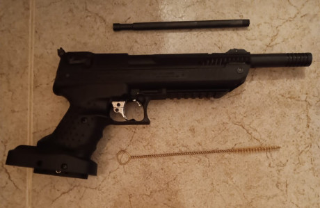 Vendo una Zoraki HP-01 Ultra 4,5 mm más un cañón extra corto y set de juntas originales de recambio.
Compré 00