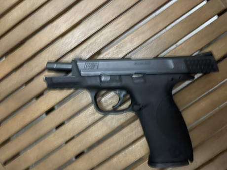 Se vende SMITH & WESSON MP9 9MM arma con muy poco uso la entrego con dos cargadores adicionales un 01