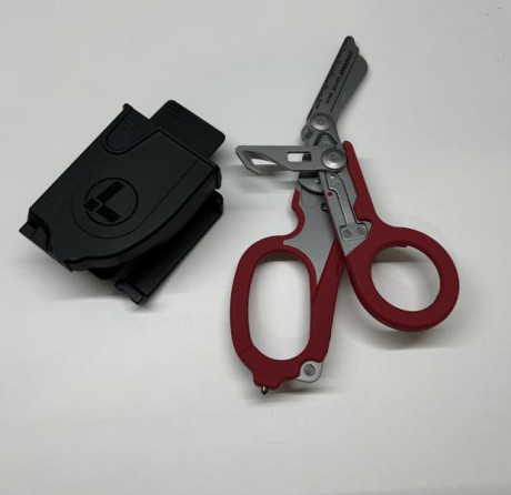 En venta varias piezas, todo es NUEVO A ESTRENAR
IBERIAN - Bastards Knives _______________ 300 €
ARROMAX 00